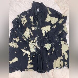 URBAN OUTFITTERS BLEACHED DENIM JACKET